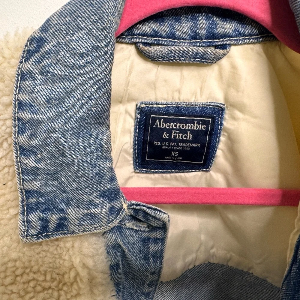 Abercrombie & Fitch Blue and Cream Jean Jacket - Picture 4 of 5